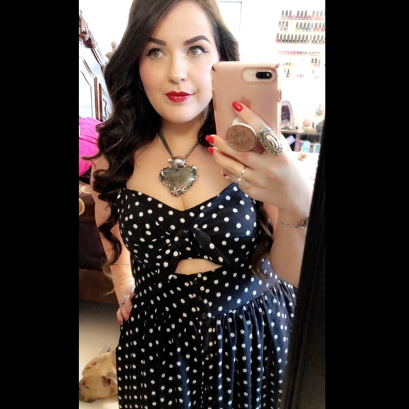 Meet your Posher, Claudia - Picture 2 of 2